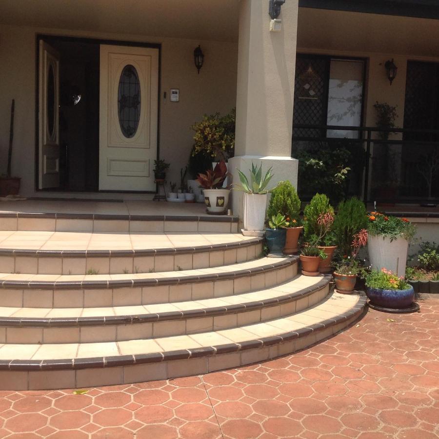A Home Away From Home Camberra Exterior foto